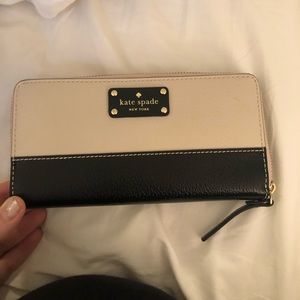 New Kate Spade Wallet with tag!